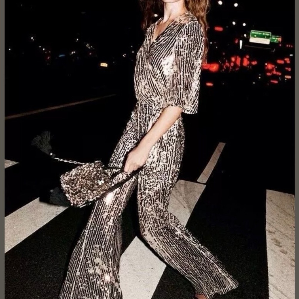 ❤️ZARA 2pieces SILVER SEQUIN WRAP TOP and PANTS.
